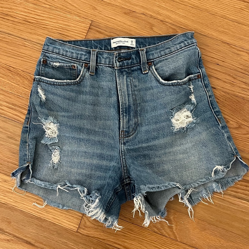 Abercrombie Curve Love 4” Jean Shorts